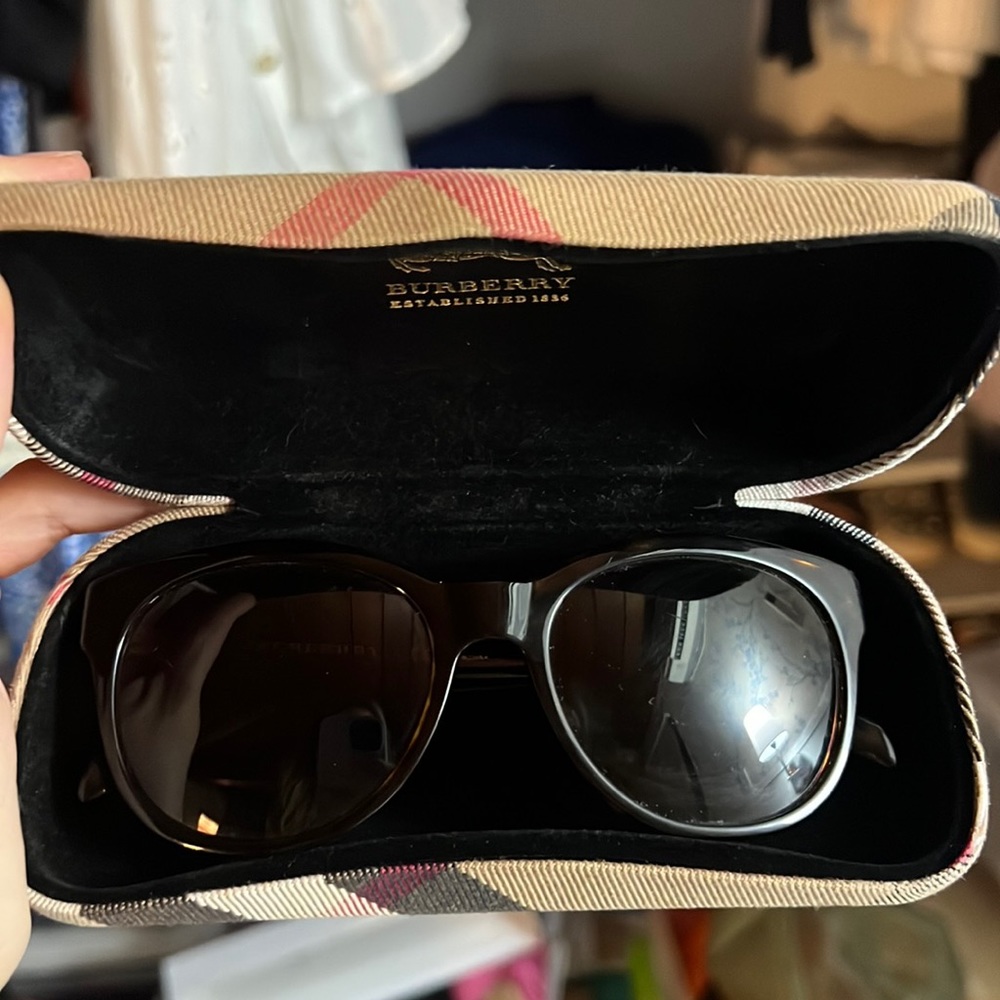 Authentic Burberry women sunglasses with case